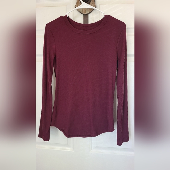 (430) No Boundaries Woman's Long Sleeve Ribbed T-Shirt, Size: L Color: Maroon - Picture 3 of 10